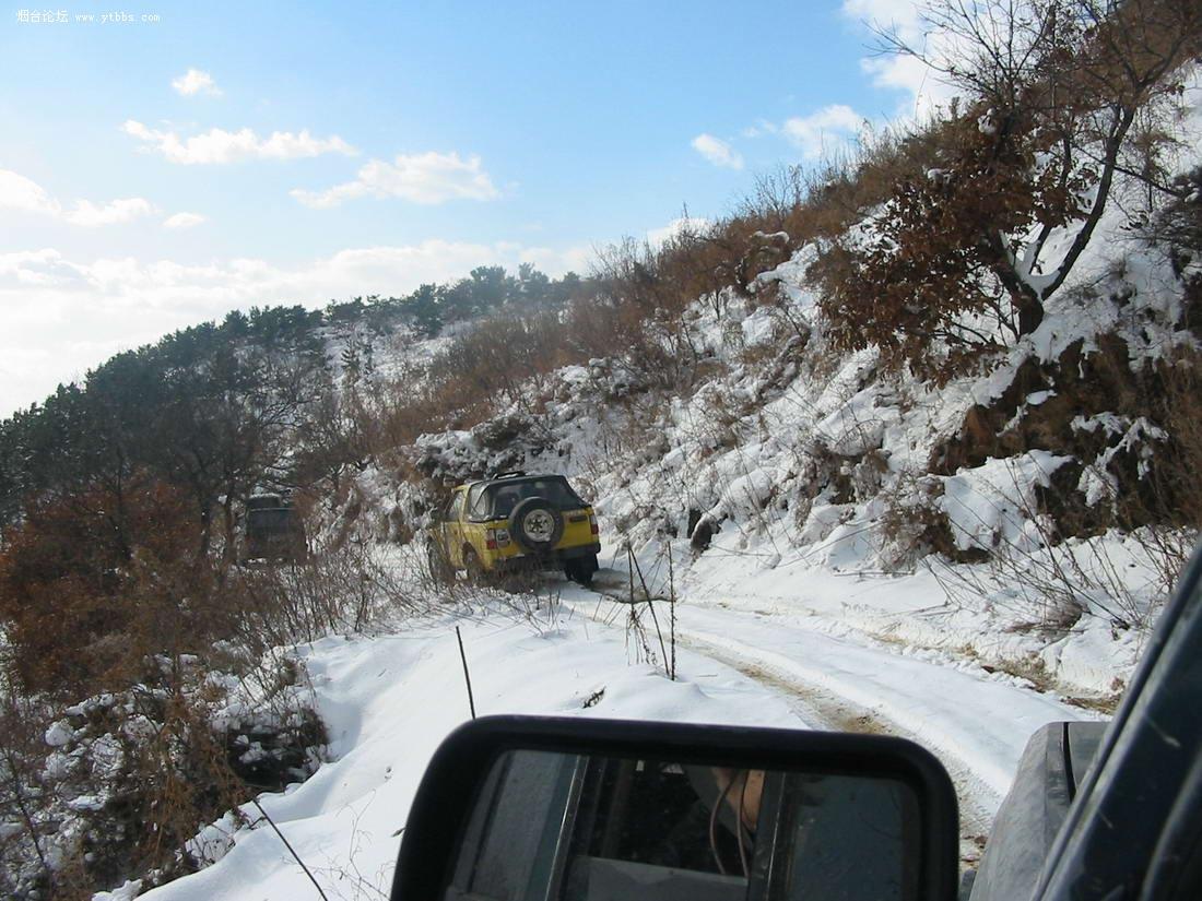 山路下雪路面结冰的开车的注意事项(山路下雪路面结冰怎么开车)