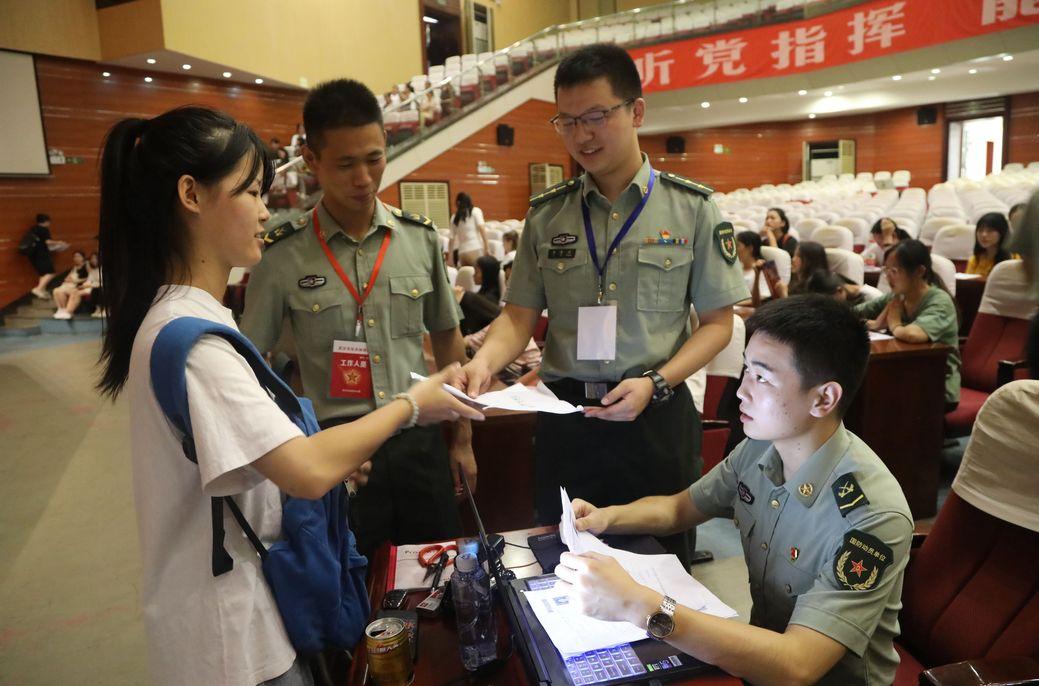 应征女兵的体检要求(女兵入伍体检要求)